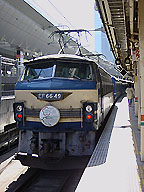 EF66 #49 has just finished about 1000km leading with 'Sakura / Hayabusa'. (Tokyo stn.)